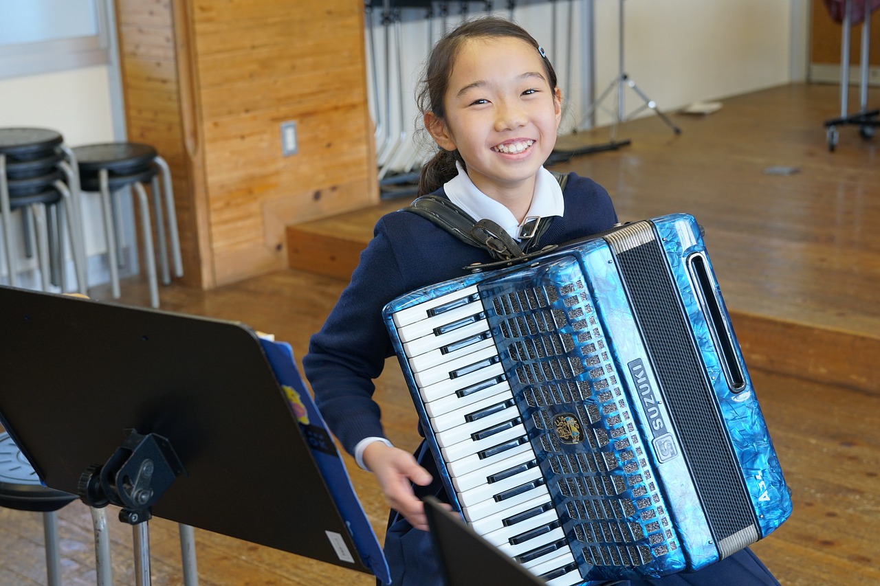 https://pixabay.com/de/kinder-musik-akkordeon-2084322/
